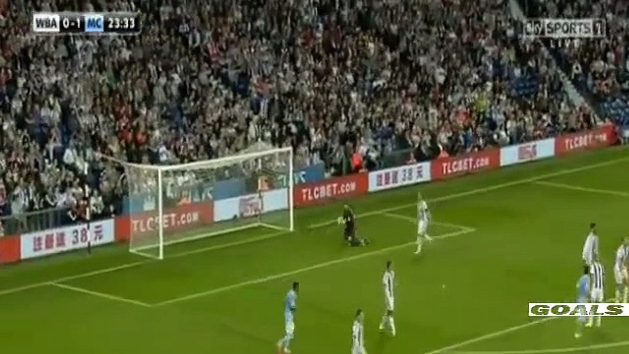 Yaya Touré faz 'golão' na gaveta