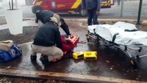 Ciclovia molhada: Três ciclistas sofrem queda na Praça do Migrante e mulher precisa ser socorrida pelo Siate