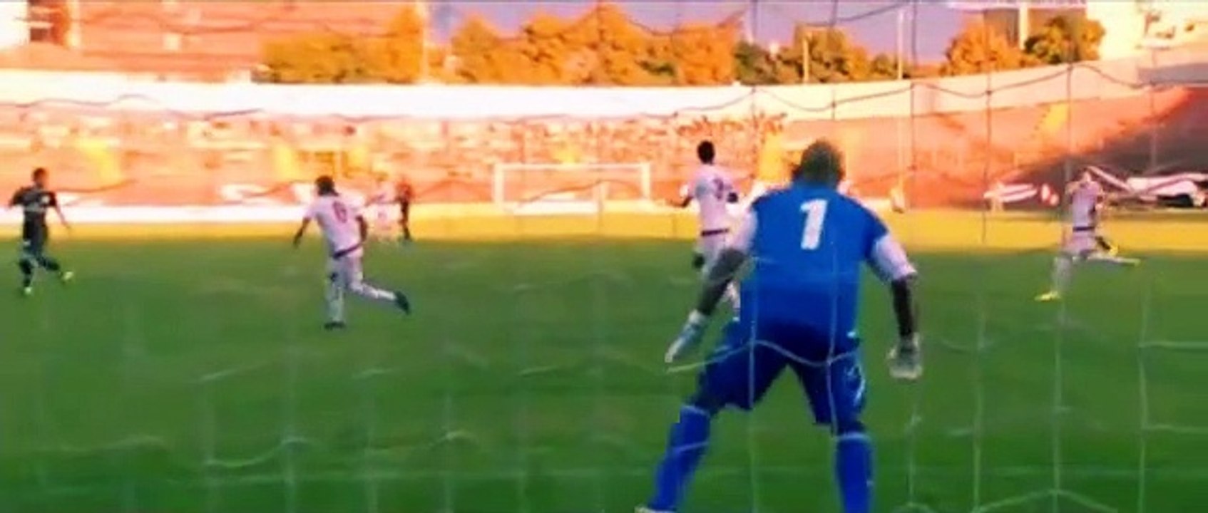 Balotelli regressa ao Milan com grande golo