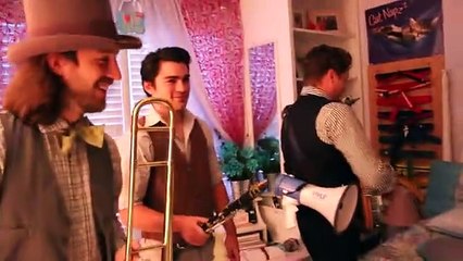 Ela não queria acordar para ir para a escola... a mãe despertou-a assim