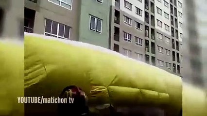 Atira-se de 16º andar de hospital. Sobrevive graças a trampolim