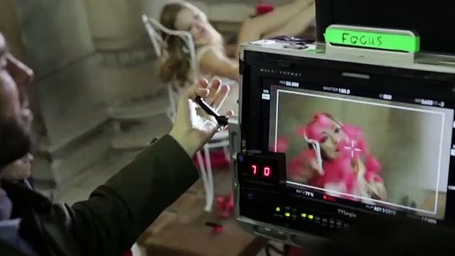 Amanda Seyfried volta a protagonizar uma campanha da Givenchy