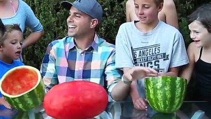 Como descascar uma melancia sem de facto a descascar