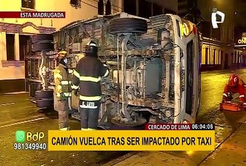 Camión vuelca tras ser impactado por taxi en el Cercado de Lima