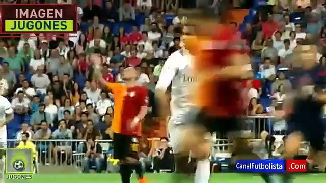 Cristiano Ronaldo obrigado a acalmar adeptos