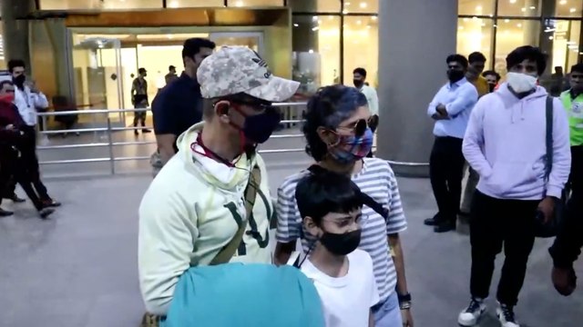 Kiran Rao Comes To Pick Up Aamir Khan & Son Azad At The Airport As They Return From A Shoot