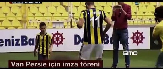 Filho de Van Persie impressiona na apresentação do pai