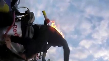 Jamie O'Brien faz tubo perfeito... com corpo a 'arder'