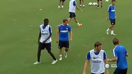 Shaqiri impressiona em treino do Inter