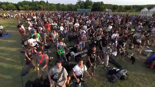 Mil músicos cantam música dos Foo Fighters
