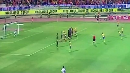 Ainda se lembra de John Arne Riise? Ainda marca à bomba