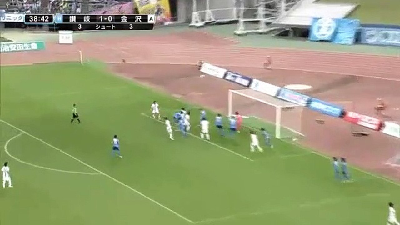 Young-Hwan Cha marca golo sem querer