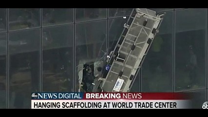 Momento em que os dois funcionários do World Trade Center são salvos