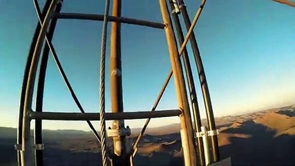 Este é (provavelmente) o mais espantoso salto de base jump