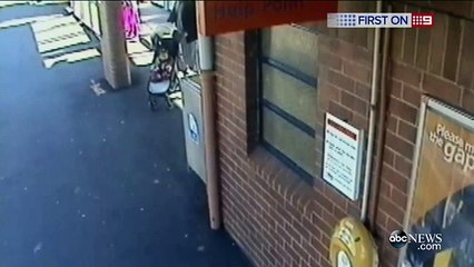 Salta para frente de comboio para salvar neta