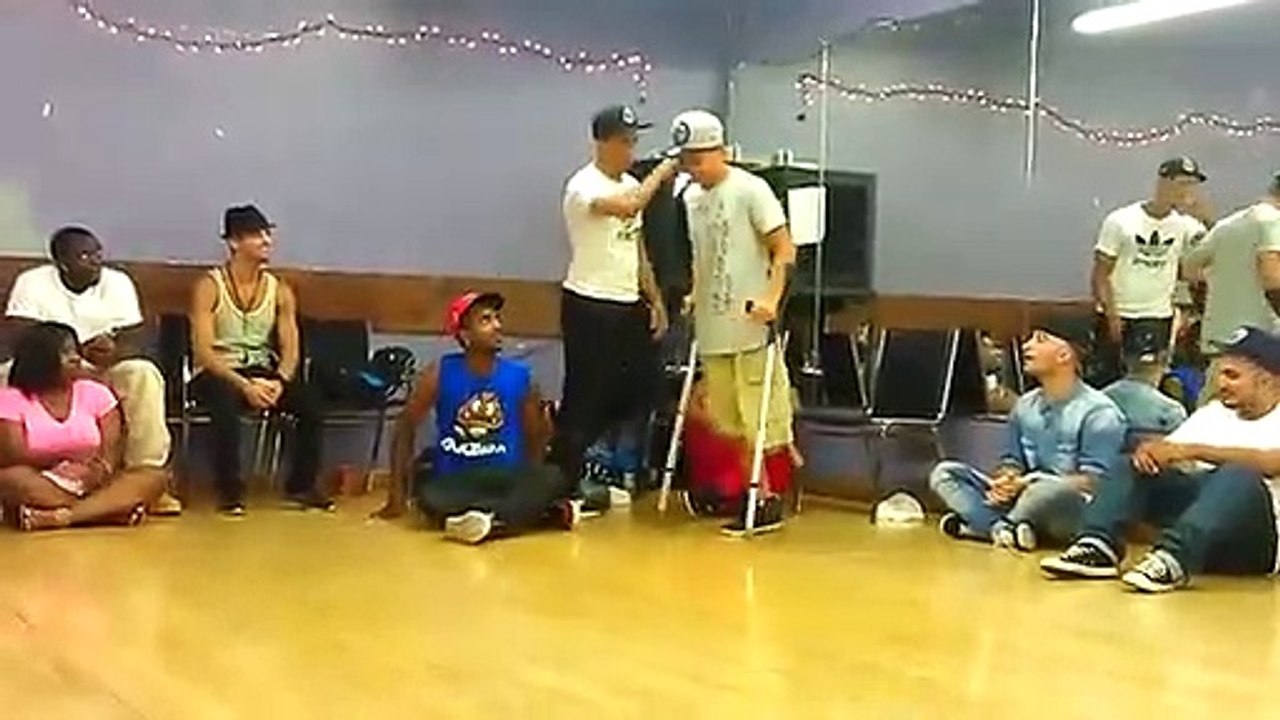 breakdancers