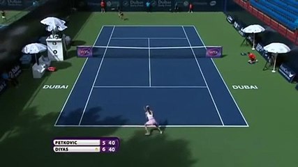 Tenista discute com árbitro