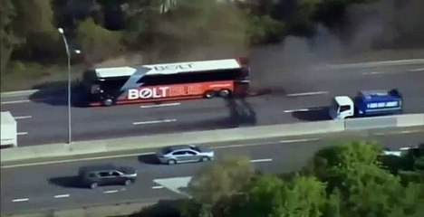 Autocarro incendiou-se em viagem e acabou por explodir