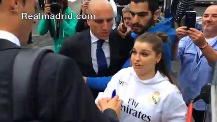 Cristiano Ronaldo deixa fã em lágrimas
