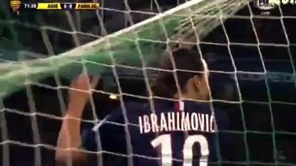 Ibrahimovic ate com o peito marca