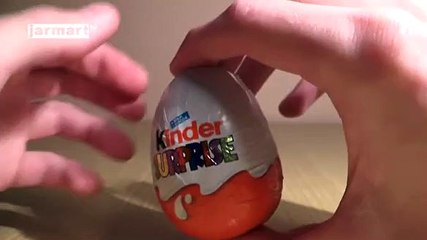 Ativista protesta contra guerra através de um ‘Ovo Kinder’