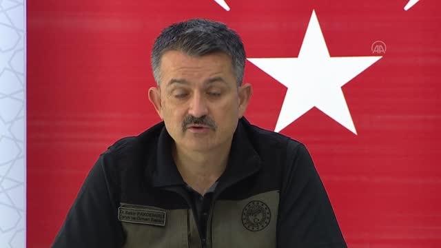 Pakdemirli: (Burdur) Bucak yangını tehlikeli. Yanan evler, boşaltılan evler var.