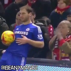 Filmado momento em que adepta reclama do cheiro de Ivanovic