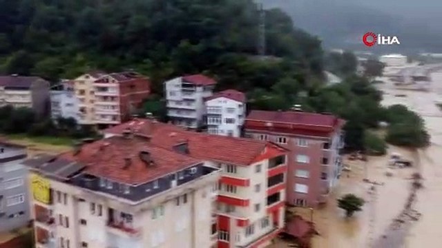 Ayancık Devlet Hastanesi'ni su bastı, bazı iş yerlerinin çatıları yıkıldı