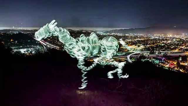 Stop-motion com 1139 pinturas de luz - I