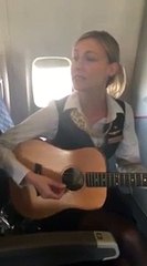 Assistente de bordo cantora impressiona passageiros