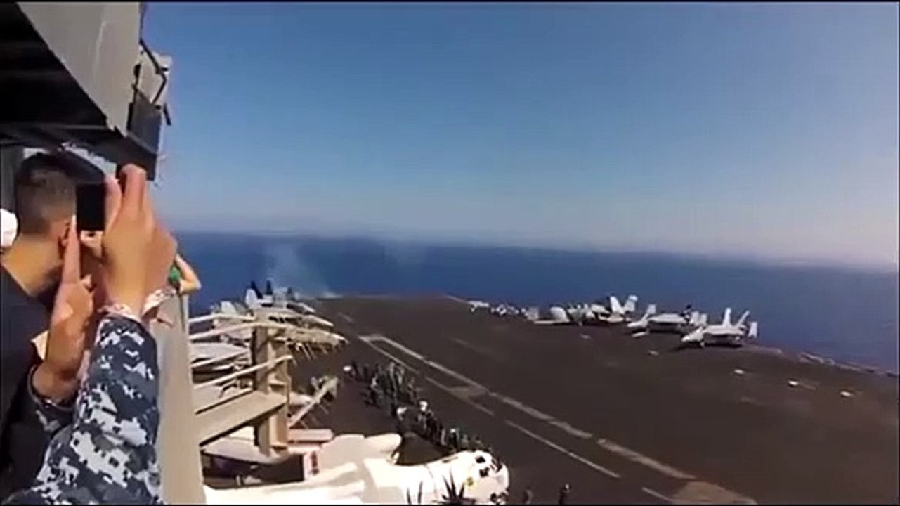 Avião quebra barreira do som