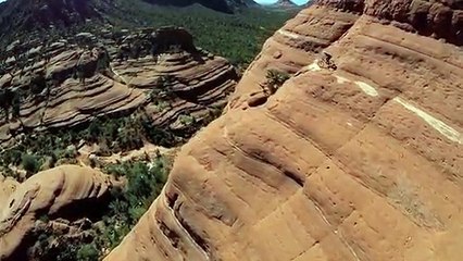 Passeio de bicicleta desafia gravidade