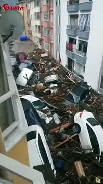 Kastamonu'da Sel Felaketi | Sel Araçları Denize Sürükledi #kastamonu #sel #selfelaketi
