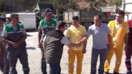 Yangınları söndüren kahramanlar ayaklarının tozu ile ormanlarda temizlik yaptı