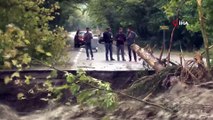 Bartın'da köprü çöktü, vatandaş araçtaki hayvanlarıyla mahsur kaldı