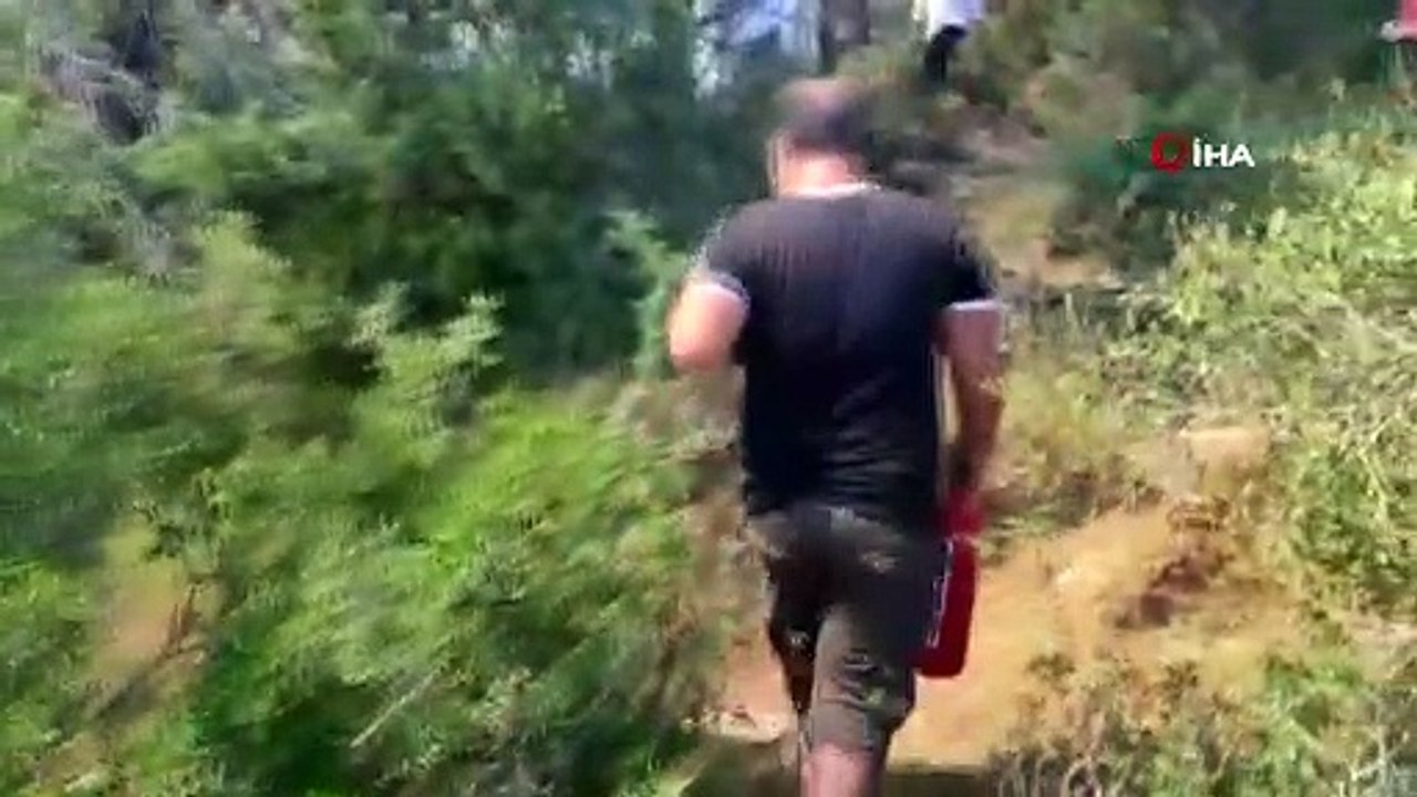 Manavgat’ta başlayan yangın yerleşim yerlerini tehdit ediyor