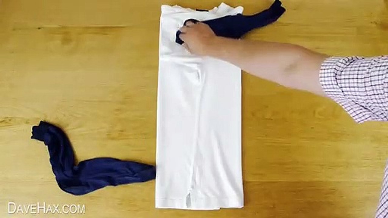 Vai dormir fora? Aprenda a enrolar a roupa