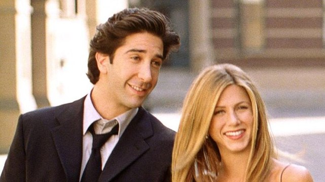 Friends stars Jennifer Aniston, David Schwimmer might be dating. Fans can’t keep calm
