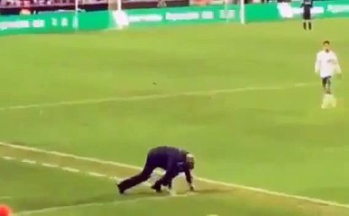 Jesus traído por relvado da Luz