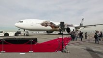Dragão de 'Hobbit' reproduzido em avião de 54 de metros