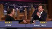 Ricky Gervais e Jimmy Fallon em jogo de chorar a rir
