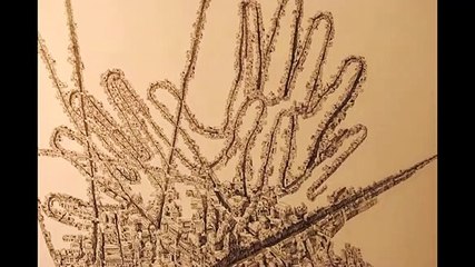 Artista grava desenho contínuo ao som da música ‘Danse Macabre’