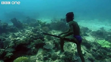 Caçadores submarinos da Indonésia desafiam a natureza