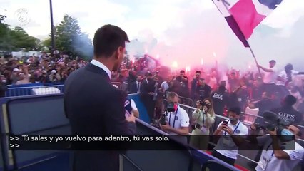 Enorme ambiance pour accueillir Lionel Messi au Parc des Princes à Paris
