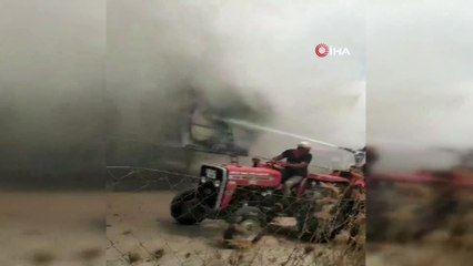 Tır dorsesinde çıkan yangını sanayi sitesi yangın söndürme ekibi söndürdü
