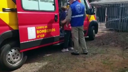 Menino de dois anos fica ferido ao cair do sofá e recebe socorro do Siate