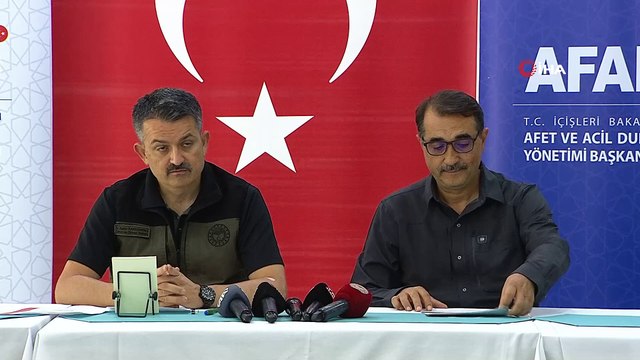Bakan Pakdemirli:'Köyceğiz yangınında yerleşim yerlerine tehdidi ortadan kaldırdık. Milas'ta yangını kontrol altına aldık. Yangınların sonuna doğru geliyoruz. '