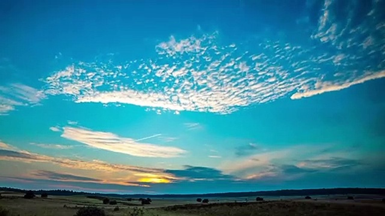 Time Lapse Of Sky With Aircraft Streaks By GoPro _ Video No 11 _ Time Lapse Shots