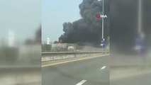 Son dakika haber... Dubai'de plastik fabrikasında büyük yangın
