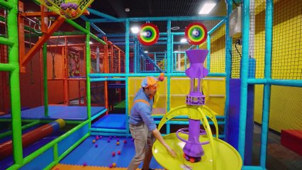 Blippi visita el Patio de Juegos Cubierto Funtastic Playtorium  | aprende con blippi |
